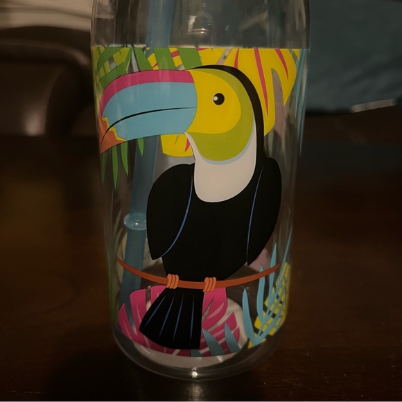 Colorful Toucan Tropical Plastic Reusable Bottle w/Straw, NWOT - Picture 4 of 6